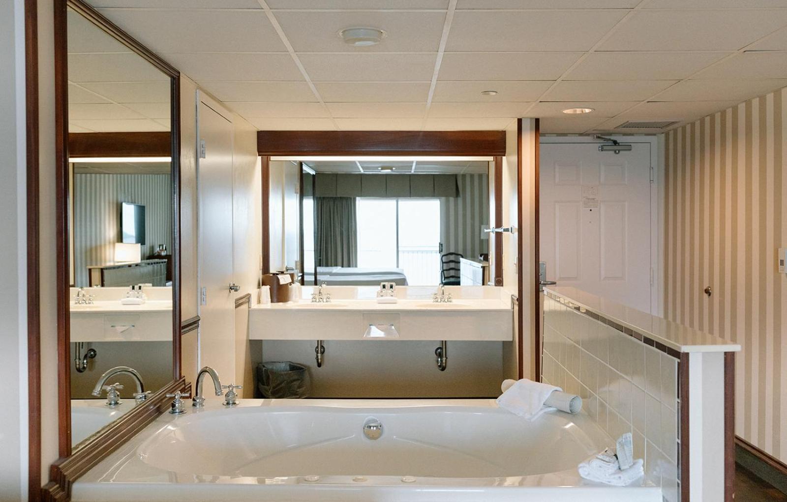 Bayshore Hotel