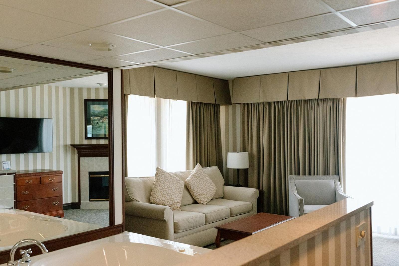 Bayshore Hotel 3*